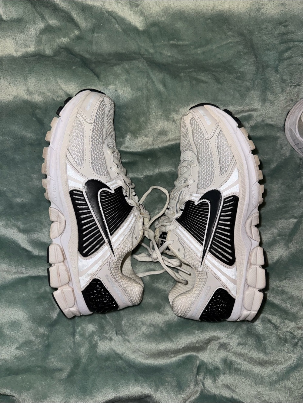 Nike vomero 5 White and Black - Picture 3 of 5